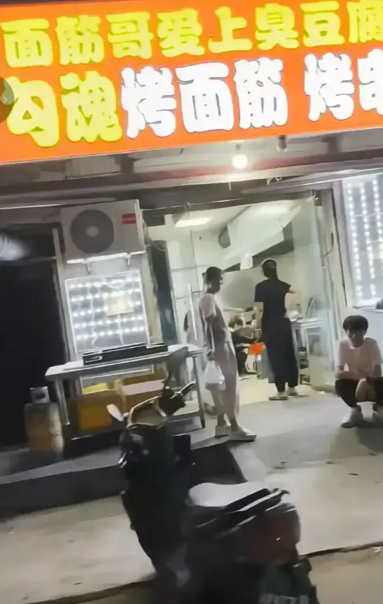 《安平勾魂面筋哥丈母娘事件》全片在线看，街头名场面精彩不断，拆台丈母娘情节比剧还好看！