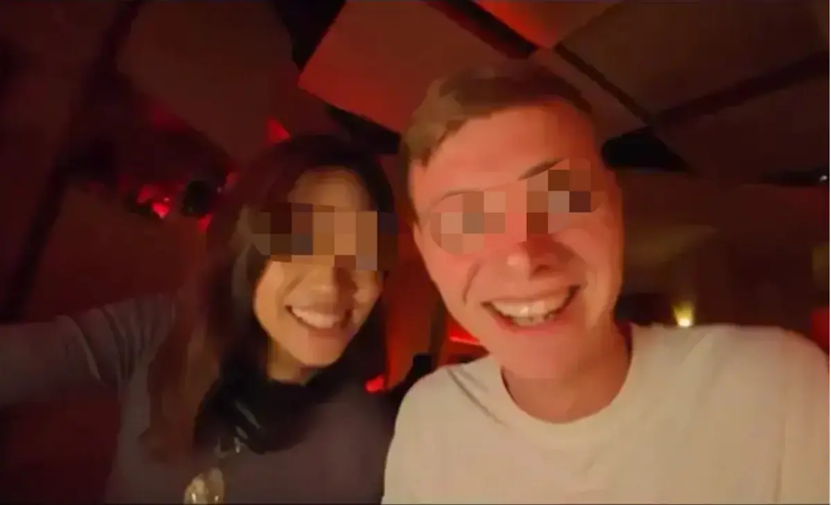 1080P高清画质看《西安麻辣烫女孩》，海外UP主西安夜游意外捕捉精彩，《西安麻辣烫女孩》展现古城烟火魅力！