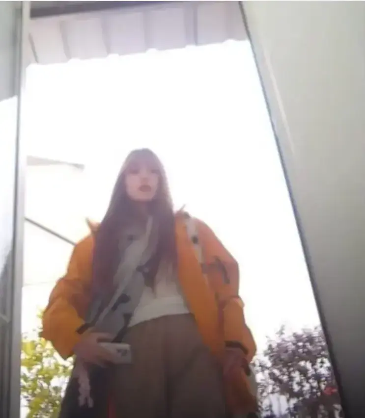 想看《抖音木木冲锋衣厕所vlog》？网红木木身着木木冲锋衣现身海岛厕所，体验海岛度假独特魅力，完整版视频速来_高清无删减