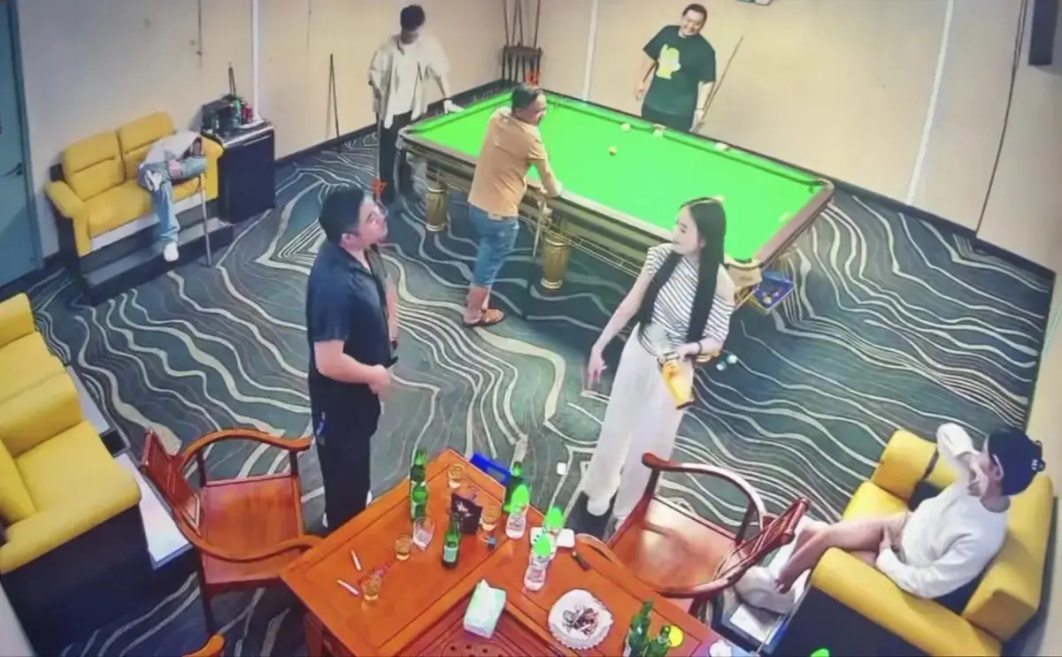 免费看《海口台球厅2V5》男女对战现场监控，1080P高清无广告，流畅不卡顿！