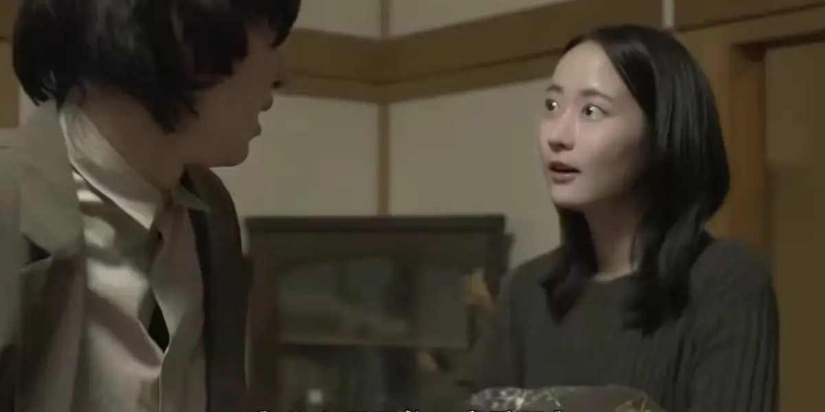 佐藤里穗主演日本剧情电影《背中》！《背中》4K修复版无删减高清全集免费看，网盘资源多线路播放，无广告中文配音字幕