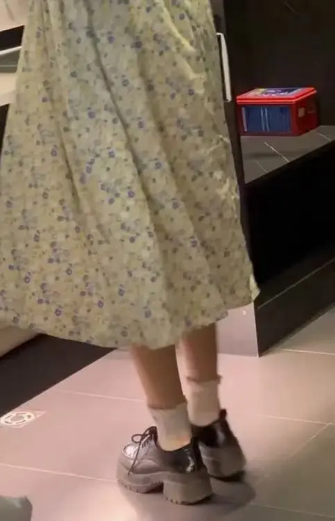 《元歌碎花裙合集》 - 甜系vlog邂逅日系少女风，元歌镜头捕捉清新碎花裙，132GB高清资源迅雷下载！