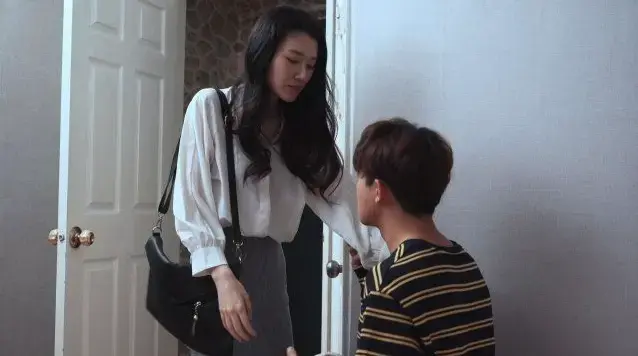 《丰满的继母》
