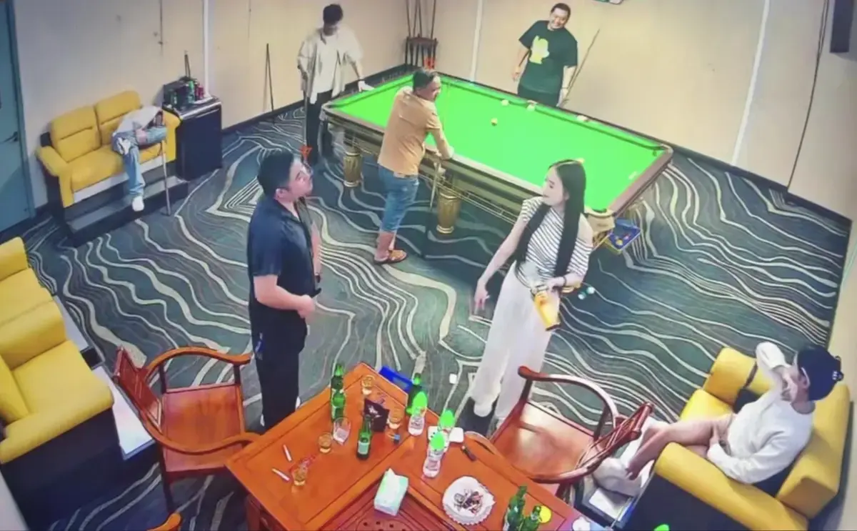 免费在线观看《海口台球厅2V5》男女对战现场监控，纯净极速播放，4K超清画质，全片无删减！