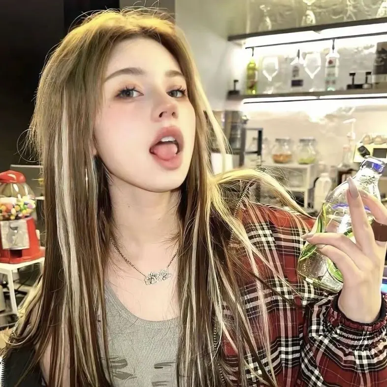 想知道《控制音筒》高考结束后网恋对象情节的小说后续？这里有未删减番外，免费畅享《控制音筒》全内容！
